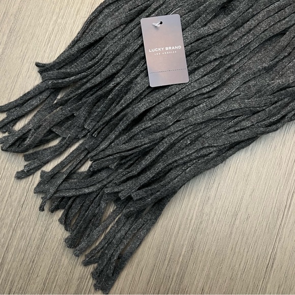 *NWT* Lucky Brand Scarf with fringe - Picture 5 of 10